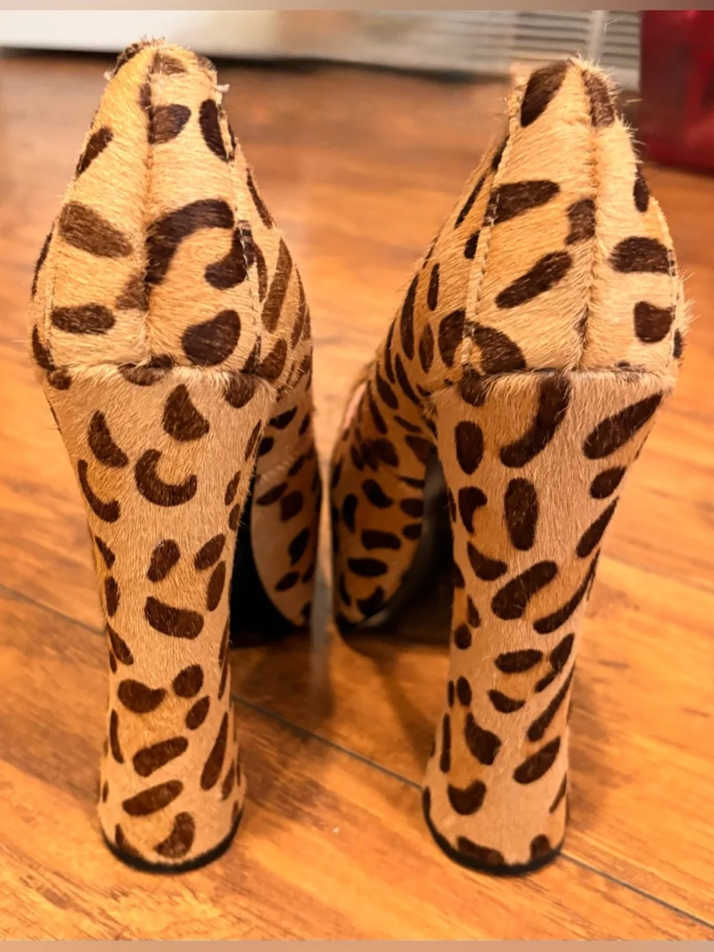 Dolce Vita DV8 Leopard Calf Hair Platform Heels Size 6 Statement Pumps